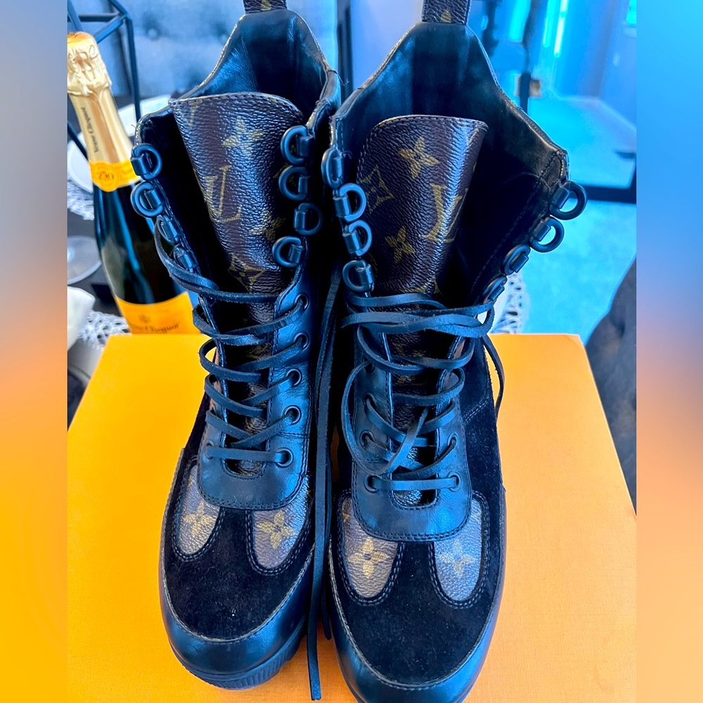 Black Louis Vuitton Laureate Desert Boot size Euro 37